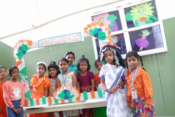 HDR debug info : SBAR:26.8 WHAR:22.4 BAR:30.7 WBR:92.1 WDR:0.0 CB:1 CR:5.5 U:-11 UW:-7 US:-25 LIF:0.2 OCD:0 EXT:0.0 UGN:0.0 AIScene(33)